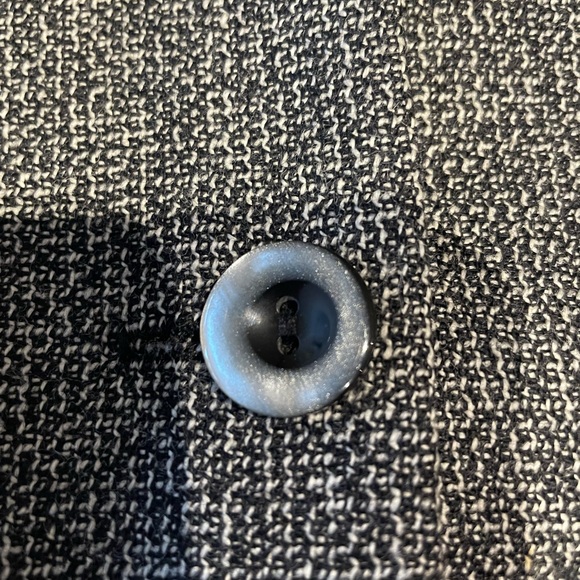 Beautiful tweed vest from the Conrad Collection. - Picture 4 of 7